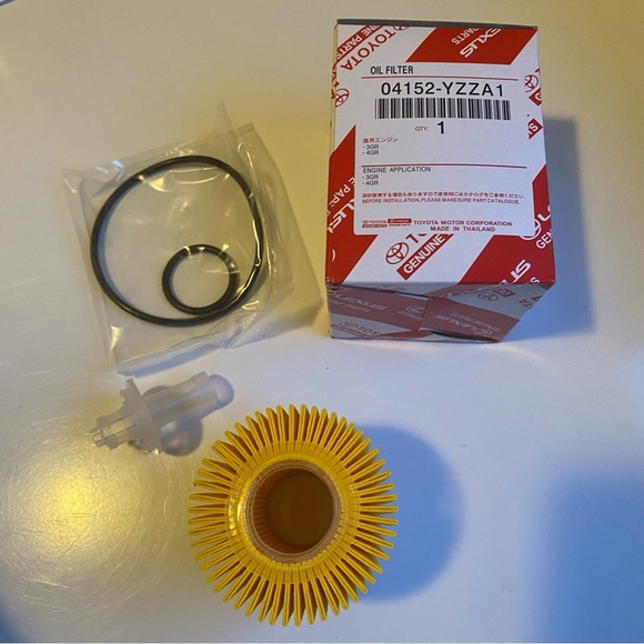 Genuine OEM Toyota Engine Oil Filter 04152-YZZA1 - Picture 4 of 9